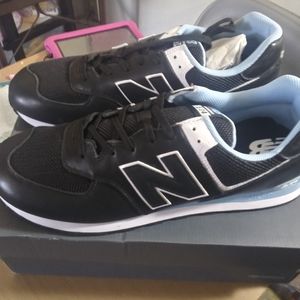 New Balance 574 tennis shoes